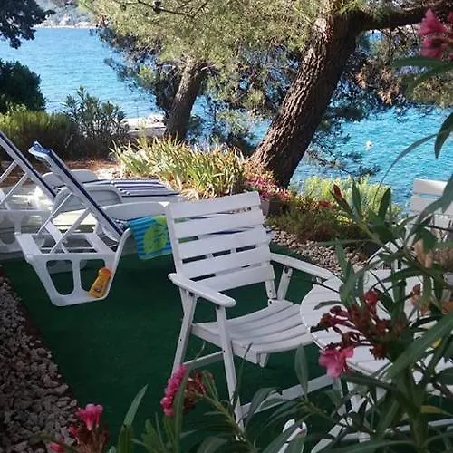 Ana & Marko-island Nyaraló *